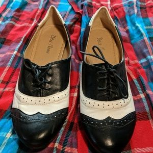 Black and white oxfords! Size 40 Dolce Nome
